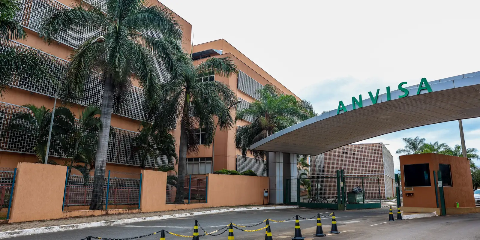 Anvisa decreta proibição da fabricação e comercialização de 12 produtos de limpeza