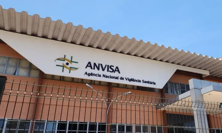 Anvisa determina veto à comercialização e fabricação de cosméticos sem registro